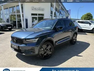 Neu Volvo XC40 Plus 163 PS (119 kW) 2026 Blau SUV