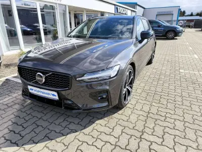 Gebraucht Volvo V60 145 PS (106 kW) 2024 Kombi