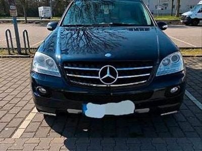 Second-hand Mercedes ML320 224 CP (164 kW) 2007 Albastru SUV