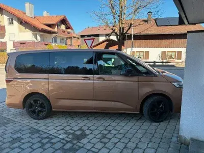Gebraucht VW Multivan 204 PS (150 kW) 2022 Braun Van / Kleinbus