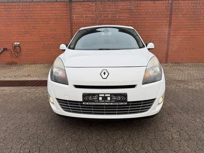 Weiß Gebraucht 2011 Renault Scénic III Dynamique Van / Kleinbus | 4.690 € (Etwas zu teuer)