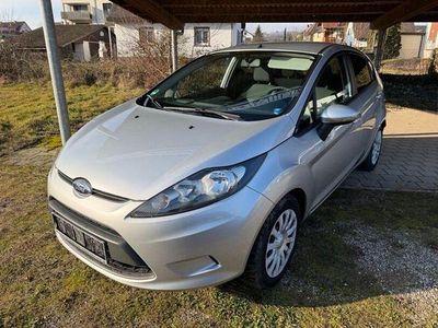 Gebraucht Ford Fiesta Trend 131 PS (96 kW) 2012 Silber Kleinwagen