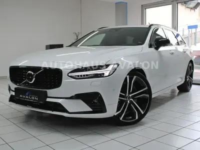 Gebraucht Volvo V90 R-Design 235 PS (172 kW) 2023 Crystalweiß perleffekt Kombi