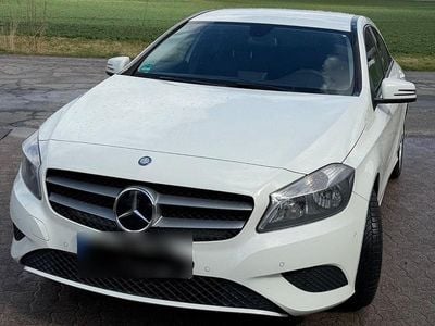 Gebraucht Mercedes A180 122 PS (89 kW) 2014 Weiß Limousine