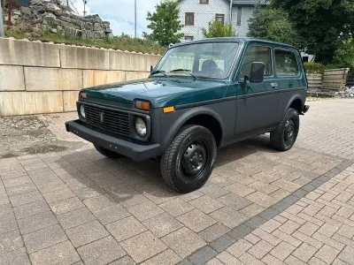 Gebraucht Lada niva 82 PS (60 kW) 2009 Grün SUV