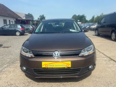 Gebraucht VW Jetta Comfortline 105 PS (77 kW) 2011 Braun Limousine