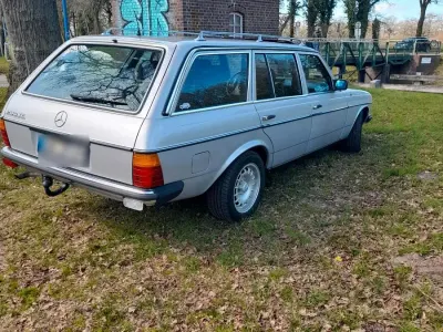 Gebraucht Mercedes 230 136 PS (100 kW) 1985 Silber Kombi