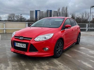 Rot Gebraucht 2013 Ford Focus ST-Line Limousine | 5.699 € (Guter Preis)