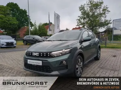 Neu Dacia Sandero Expression 122 PS (89 kW) 2026 Zedergrün Kleinwagen
