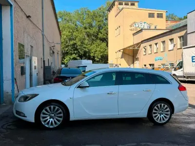 Gebraucht Opel Insignia 160 PS (117 kW) 2011 Weiß Kombi