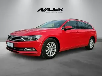 Gebraucht VW Passat Comfortline 120 PS (88 kW) 2018 Rot Kombi
