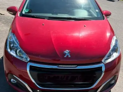 Gebraucht Peugeot 208 81 PS (59 kW) 2017 Rot Kleinwagen