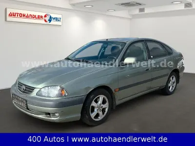 Gebraucht Toyota Avensis Sol 150 PS (110 kW) 2001 Grün Limousine