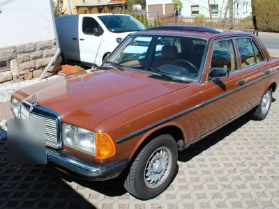 Brugt Mercedes 300 88 HK (64 kW) 1984 Brun Sedan