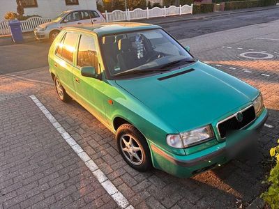 Usata Skoda Felicia 73 CV (53 kW) 1992 Verde Utilitaria