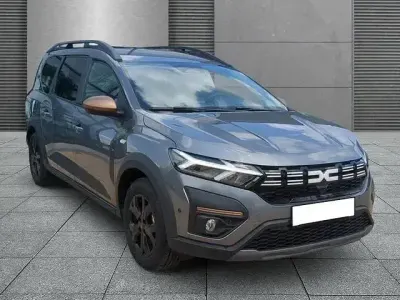 Neu Dacia Jogger Extreme 141 PS (103 kW) 2025 Grau Van / Kleinbus