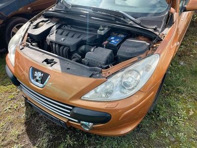 Begagnad Peugeot 307 CC 140 HK (102 kW) 2006 Orange Cab