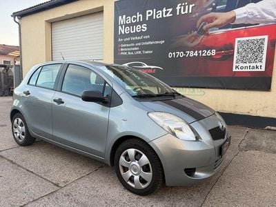 Second-hand Toyota Yaris Luna 87 CP (63 kW) 2006 Argintiu Berlinǎ
