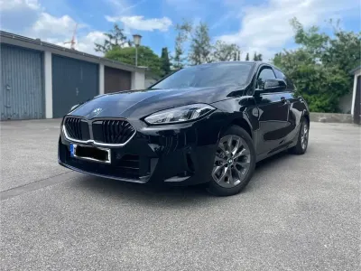 Neu BMW 120 Sport Line 163 PS (119 kW) 2025 Schwarz Kleinwagen
