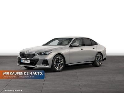 Gebraucht BMW 550e Comfort Edition 489 PS (359 kW) 2024 Oxidgrau metallic Limousine