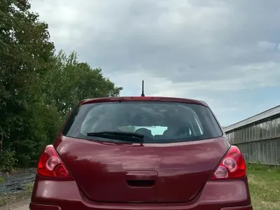Gebraucht Nissan Tiida 110 PS (80 kW) 2009 Rot Kleinwagen