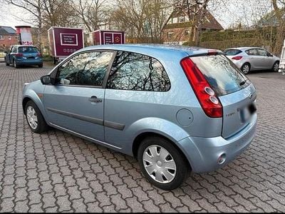 Second-hand Ford Fiesta 70 CP (51 kW) 2007 Albastru Hatchback