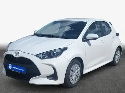 Gebraucht Toyota Yaris Hybrid Business Edition 116 PS (85 kW) 2024 Weiß Limousine