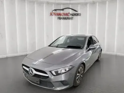 Gebraucht Mercedes A180 116 PS (85 kW) 2019 Grau Limousine