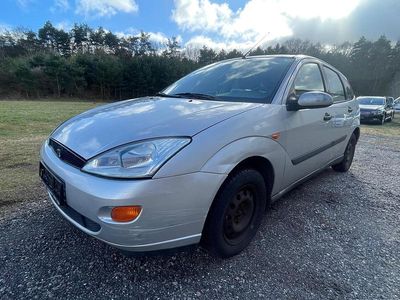 Gebraucht Ford Focus 74 PS (54 kW) 2001 Silber Limousine