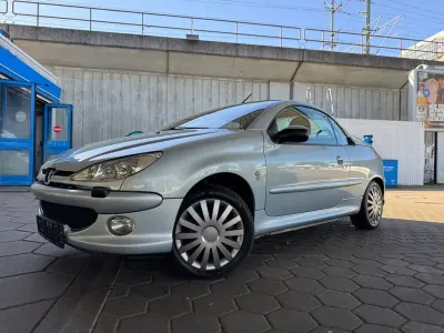Gebraucht Peugeot 206 CC Platinum 109 PS (80 kW) 2003 Silber Cabrio