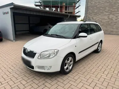 Gebraucht Skoda Fabia 80 PS (58 kW) 2010 Weiß Kleinwagen