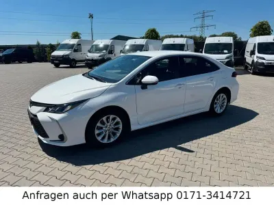Używany Toyota Corolla 125 KM (91 kW) 2022 Biały Sedan/Limuzyna