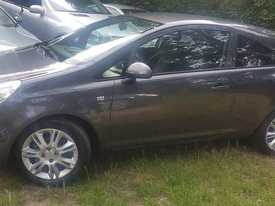 Usata Opel Corsa Satellite 70 CV (51 kW) 2011 Grigio Utilitaria