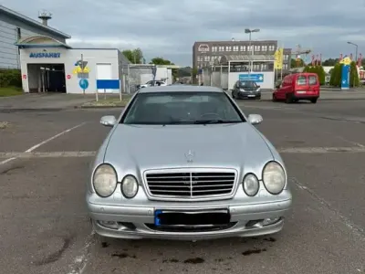 Gebraucht Mercedes CLK200 163 PS (119 kW) 2002 Silber Limousine