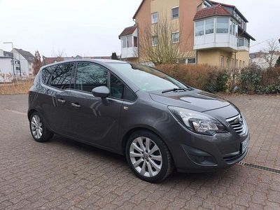 Grau Gebraucht 2012 Opel Meriva Color Edition Van / Kleinbus | 5.700 € (Fairer Preis)
