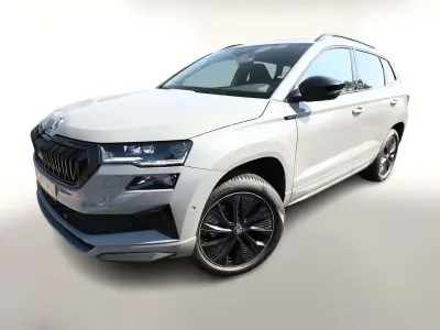 Neu Skoda Karoq SportLine 150 PS (110 kW) 2025 Stahlgrau SUV