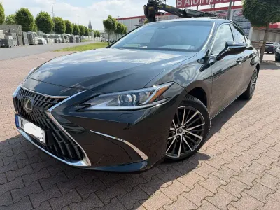 Gebraucht Lexus ES300H 218 PS (160 kW) 2024 Schwarz Limousine