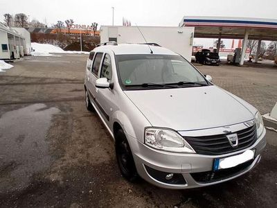 Grau Gebraucht 2011 Dacia Logan MCV Kombi | 2.500 € (Etwas zu teuer)