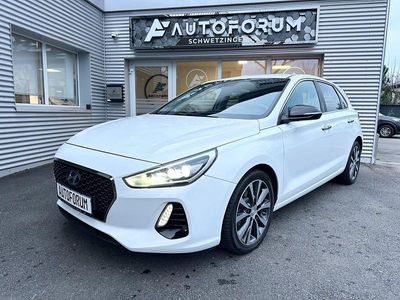 Gebraucht Hyundai i30 Intro Edition 120 PS (88 kW) 2017 Weiß Limousine