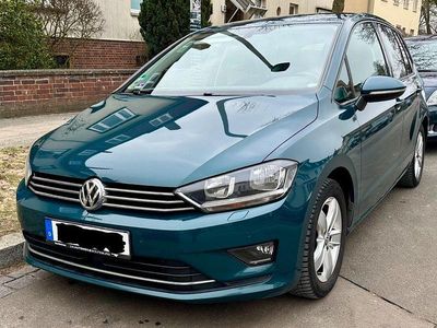 Grün Gebraucht 2017 VW Golf Sportsvan Sound Van / Kleinbus | 11.499 € (Etwas zu teuer)
