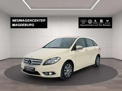Gebraucht Mercedes B180 109 PS (80 kW) 2014 Gelb Kleinwagen