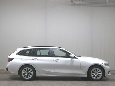 Weiss Gebraucht 2022 BMW 320 Advantage Kombi | 16.950 € (Guter Preis)