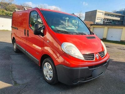 Gebraucht Renault Trafic 115 PS (84 kW) 2013 Rot Van / Kleinbus
