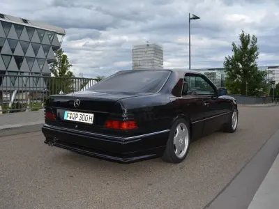 Gebraucht Mercedes E300 180 PS (132 kW) 1989 Schwarz Coupé