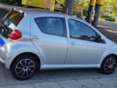 Gebraucht Toyota Aygo Team 68 PS (50 kW) 2009 Silber Kleinwagen