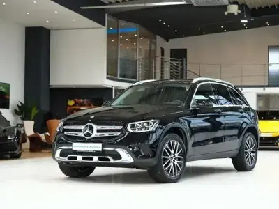 Używany Mercedes GLC300e Business 194 KM (142 kW) 2021 Szary Sedan/Limuzyna