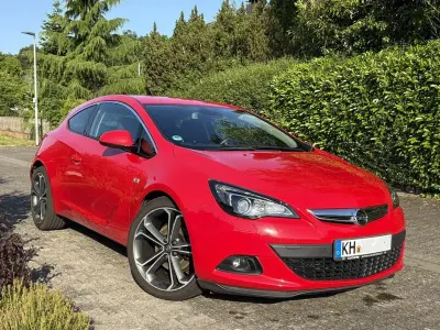 Gebraucht Opel Astra GTC Innovation 140 PS (102 kW) 2012 Rot Coupé
