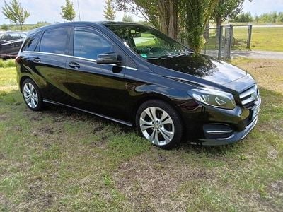 Second-hand Mercedes B180 Style 122 CP (89 kW) 2016 Negru Monovolum
