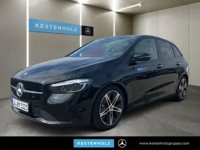 Gebraucht Mercedes B200 Night 163 PS (119 kW) 2026 Schwarz Van / Kleinbus