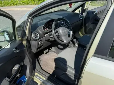 Gebraucht Opel Corsa 90 PS (66 kW) 2009 Gold Kleinwagen